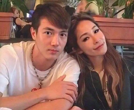 姐弟恋爆料娱乐圈,揭秘明星恋情背后的真相与争议 第3张 姐弟恋爆料娱乐圈,揭秘明星恋情背后的真相与争议 第3张